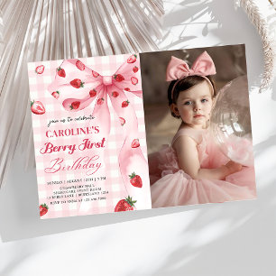 Coquette Bow Berry First Strawberry Birthday Foto Einladung
