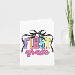 Coquette Bow First Grade Zurück zur Schule Funny T Karte