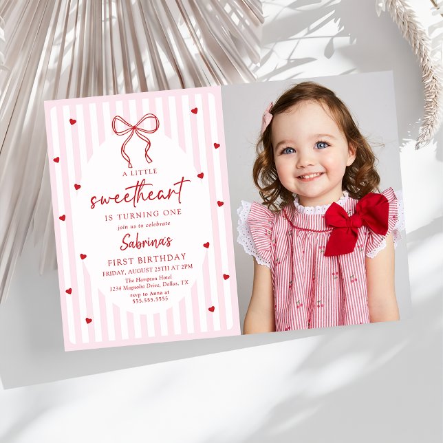 Coquette Bow Little Sweetheart Birthday Photo    Einladung (Von Creator hochgeladen)