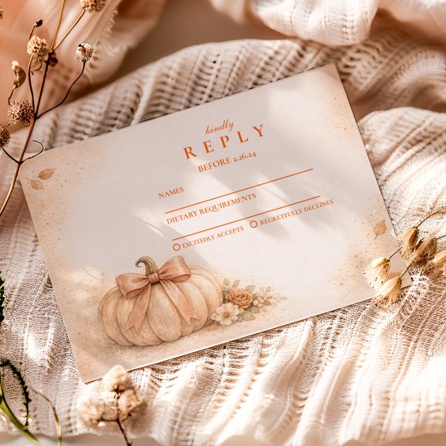 Coquette Bow Pumpkin Fall Graduation RSVP Karte (Von Creator hochgeladen)