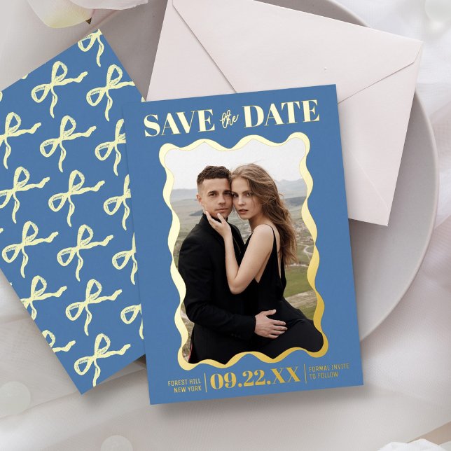 Coquette Bow Retro Wedding Foto Save the Date Folieneinladung (Von Creator hochgeladen)