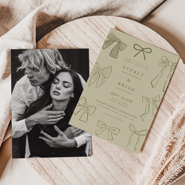 Coquette Bows Green Wedding Einladung (Von Creator hochgeladen)