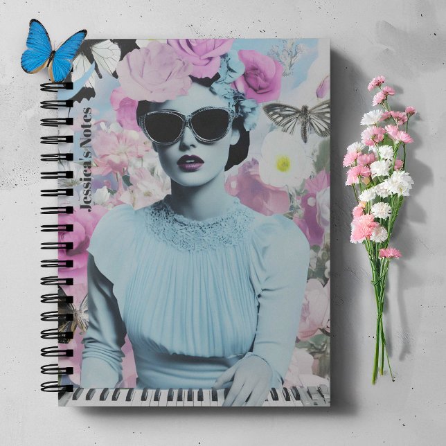 Coquette Style Pink und Blue Retro Pop Kunstgaleri Notizblock (Elevate your style with this standout piece, ideal for lovers of vintage flair.)