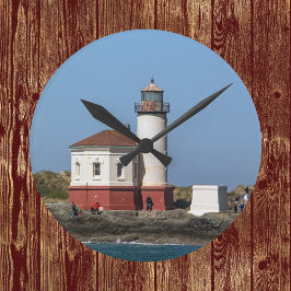 Coquille River Lighthouse in Bandon Oregon Runde Wanduhr