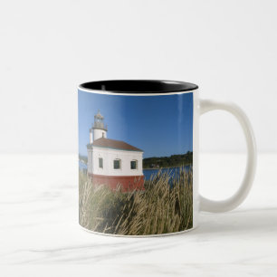 Coquille River lighthouse, Oregon, USA Zweifarbige Tasse