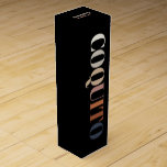 Coquito Weihnachtsgetränk Flasche Weinbox<br><div class="desc">Moderne erdige Farbtypografie. 
Geben Sie den Namen,  wer es für eine persönliche Touch gemacht hat.</div>