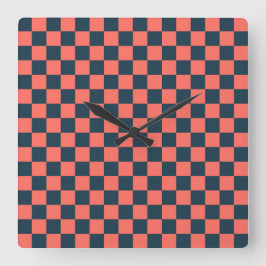 Coral and navy checkerboard pattern quadratische wanduhr