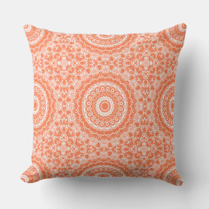 Coral auf White Mandala Kaleidoskop Medallion Kissen