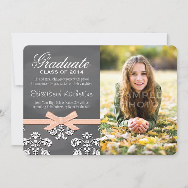 Coral Bow Chalkboard Lace Abschluss Ankündigung (Vorderseite)