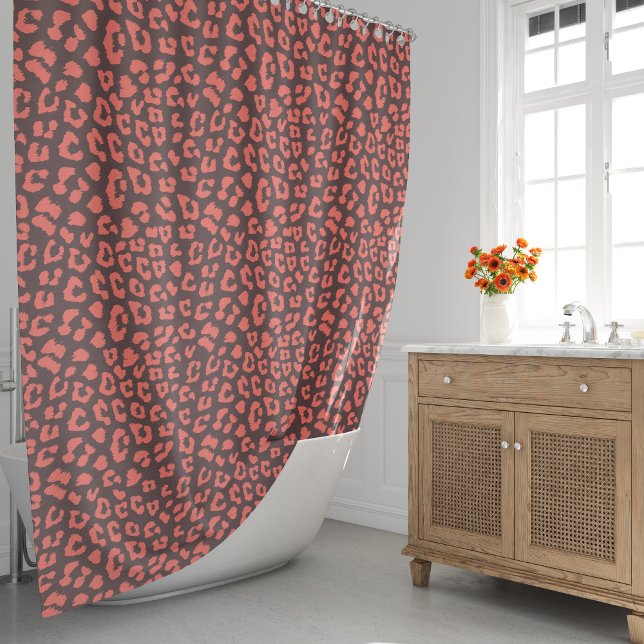 Coral Brown Leopard Print Duschvorhang (Coral Brown Leopard Print Shower Curtain by Looly Elzayat
)
