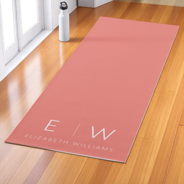 Coral Elegant Moderner Minimalistischer Monogramm- Yogamatte (Von Creator hochgeladen)