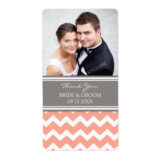 Coral Gray Zickzack Foto Wedding Labels (Vorne)
