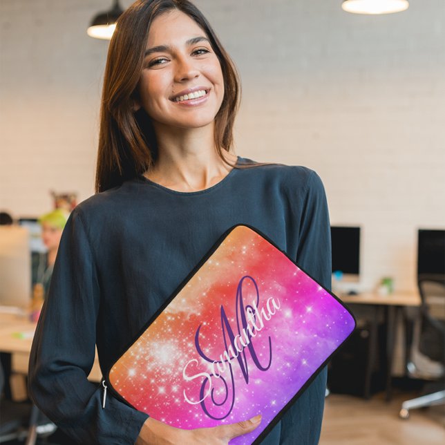 Coral Hot Pink und Lila Celestial Ombre Monogram Laptopschutzhülle (Customize the font style, size and color of the personalized monogram to match your personal style.)