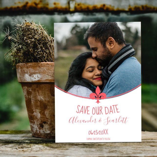 Coral Lilie Foto Save the Date Ankündigung (Coral Fleur de Lis Photo Save the Date)