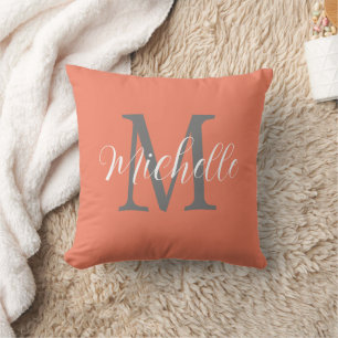 Coral Peach Girly Monogram und Name Kissen