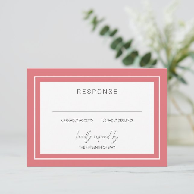 Coral Pink Bold Border Moderne Hochzeit RSVP Karte (Stehend Vorderseite)