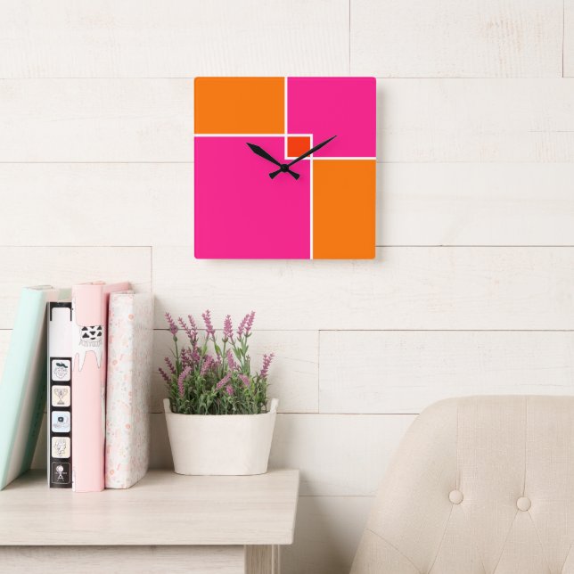 Coral Pink Orange Squares Quadratische Wanduhr (Lesesaal)