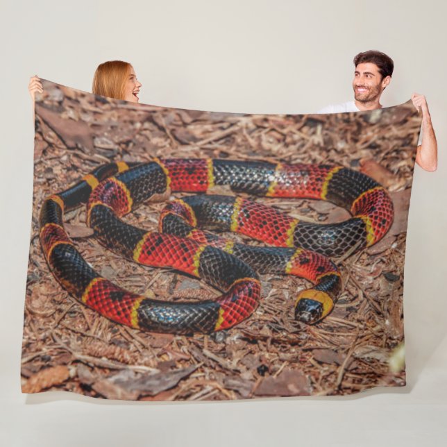 CORAL SNAKE FLEECEDECKE (Beispiel)