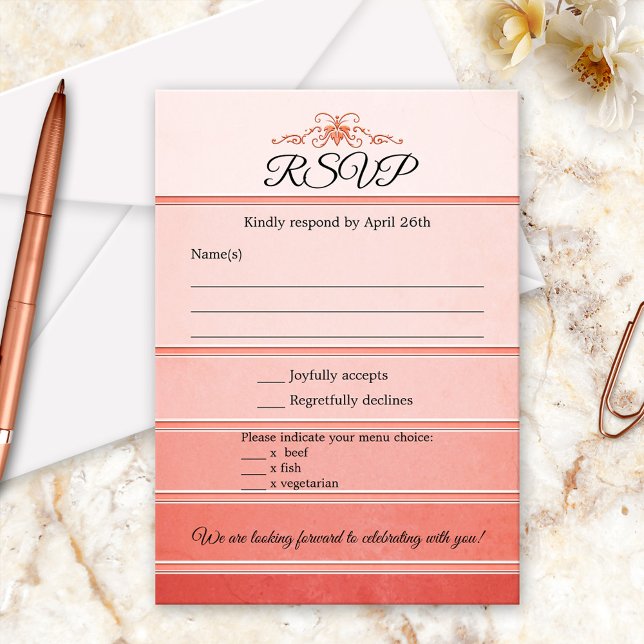 Coral Striped Ton sur Ton Wedding RSVP Card Einladung (RSVP card featuring an elegant painted coral pink striped tone on tone design)