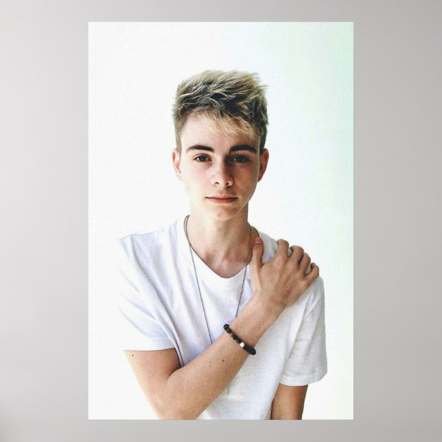 Corbyn Besson Poster (Vorne)