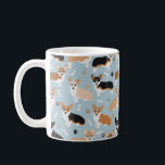 Corgi Dog Paws and Bones Coffee Tasse<br><div class="desc">Niedliche Corgi-Hunde mit Brauntönen,  roten und tri-Mantel-Farben mit Pfotenabzügen und Hundeknochenmuster.</div>