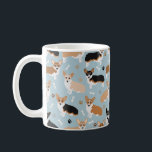 Corgi Dog Paws and Bones Coffee Tasse<br><div class="desc">Niedliche Corgi-Hunde mit Brauntönen,  roten und tri-Mantel-Farben mit Pfotenabzügen und Hundeknochenmuster.</div>