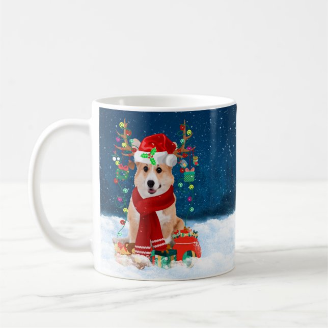 Corgi Hund in Schnee mit Weihnachtsgeschenken Kaffeetasse (Links)