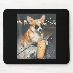 Corgi trinkt Eiskaffee lustiger Tier-Meme Corgi Mousepad
