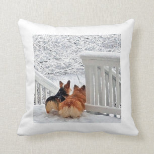 Corgis im Schnee Kissen