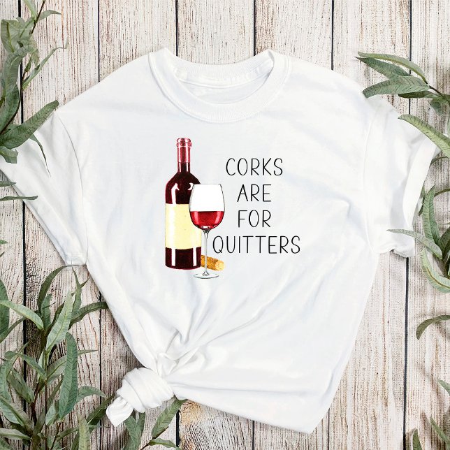 "Corks are for quitters" Rotwein-Glas T-Shirt (Von Creator hochgeladen)