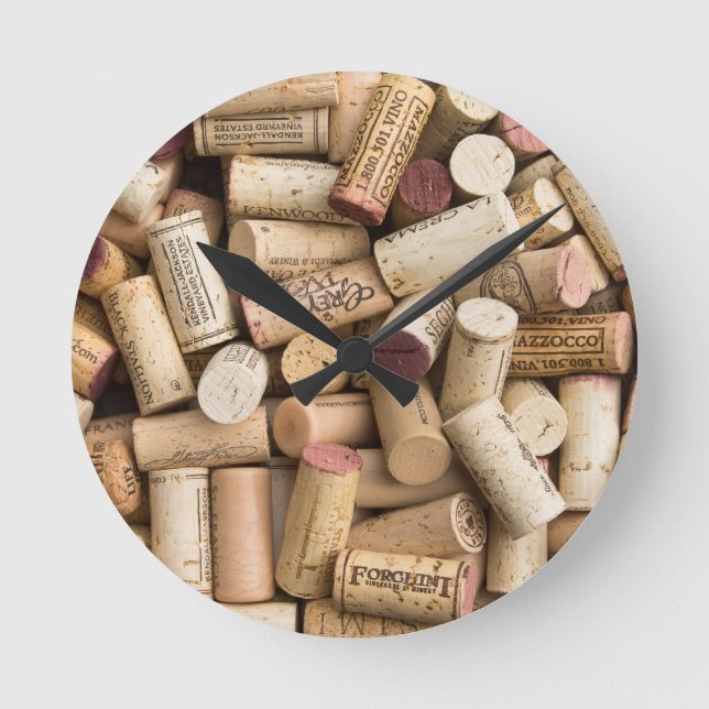 Corks Galore Runde Wanduhr (Vorderseite)