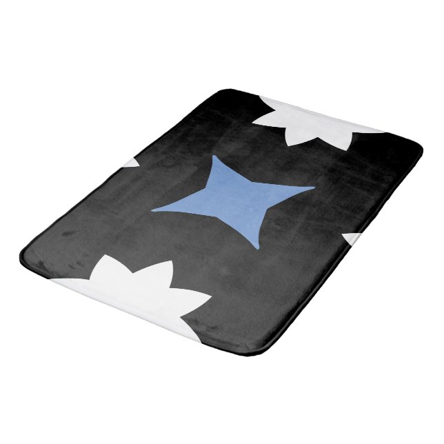 Cornflower Blau Schwarz Geometrisch Badematte (Schrägansicht)