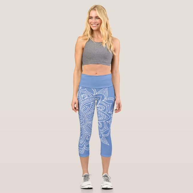 Cornflower Blue und White Mandala Yoga Capri (Vorderseite)