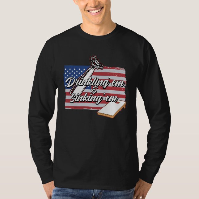 Cornhole Player Drinking Sinking USA Bean Sack Cor T-Shirt (Vorderseite)