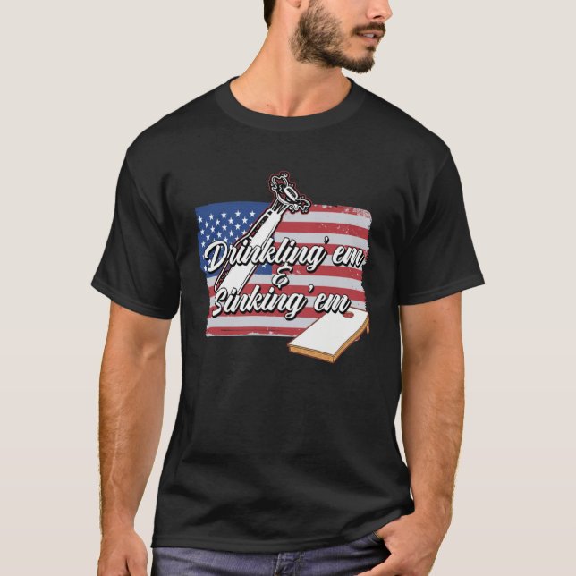 Cornhole Player Drinking Sinking USA Bean Sack Cor T-Shirt (Vorderseite)