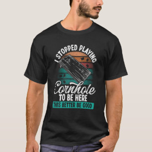 Cornhole Player gestoppt, um hier zu sein Throwing T-Shirt