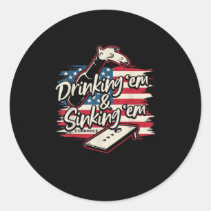 Cornhole Trinken oder Versenken 4. Juli Runder Aufkleber