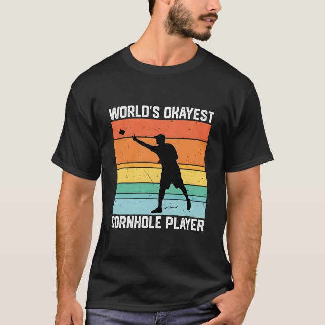Cornhole World's Okayester Cornhole-Spieler T-Shirt (Vorderseite)