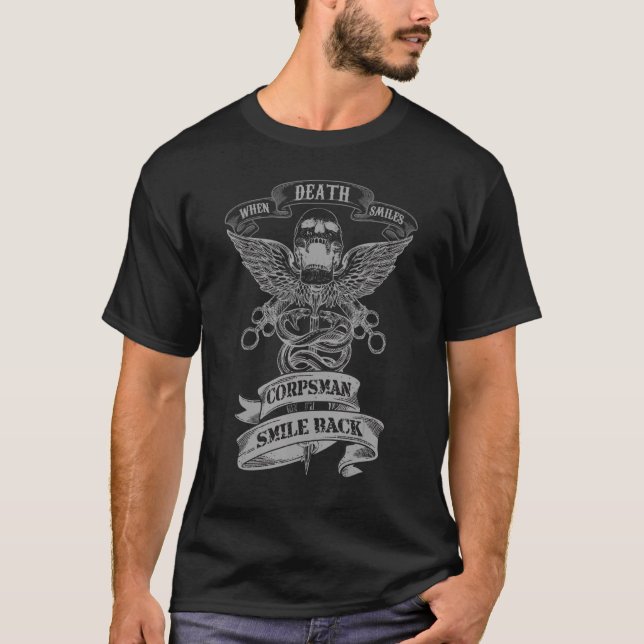 Corpsman Smile Back 8404 für Corpsman Veteran T-Shirt (Vorderseite)
