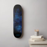 *~* Cosmic Boho Mitternacht Sky Pastell Feather Skateboard<br><div class="desc">* Energetisch Enhanced Magical Mystical Cosmic Celestial Bohemisch Sinti und Roma Rustic atemberaubend schöne dunkle Midnight Navy Blue Watercolor Himmelshintergrund und funkelnde Himmelskosmie Federdesign. Die zauberhafte Feder ist sehr leicht und flüsternd. * Passen Sie an / Personalisieren Sie Ihre INITIALE / MONOGRAMM oder NAME. Verwenden Sie den Designer auch, um...</div>