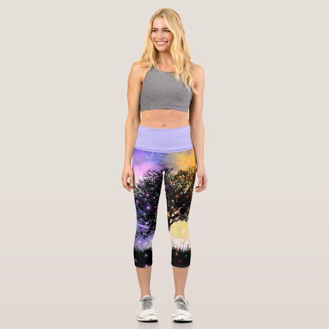 Cosmic farbiger Sonnenuntergang mit schwarzen Silh Capri Leggings (Vorderseite)