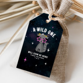 Cosmic Raccoon Wild One Pink Girl Baby Dusche Geschenkanhänger