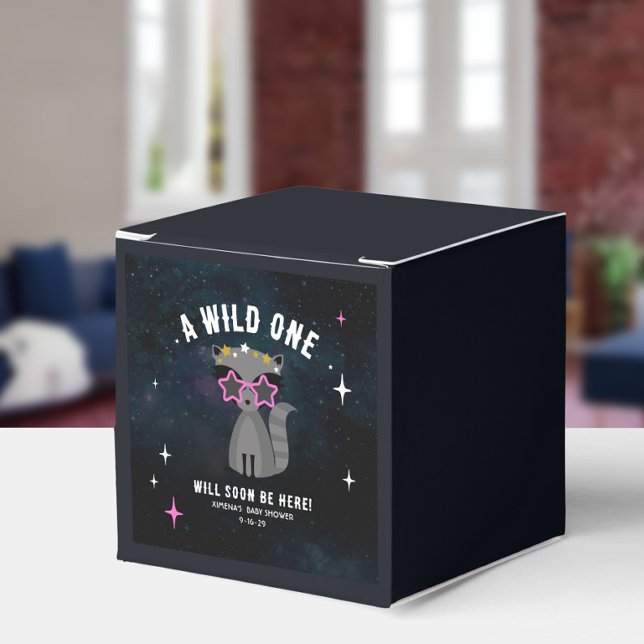 Cosmic Raccoon Wild One Pink Girl Baby Dusche Geschenkschachtel (Von Creator hochgeladen)