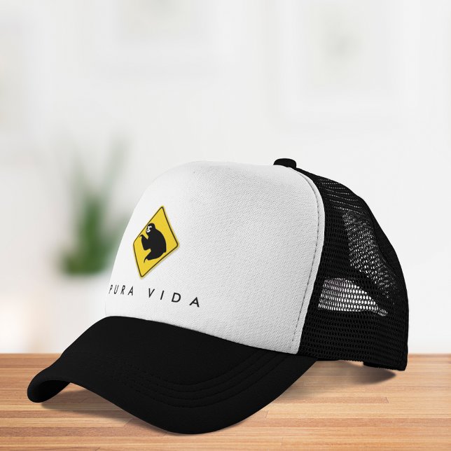 Costa Rica Pura Vida Sloth Crossing Truckerkappe (Costa Rica Pura Vida Sloth Crossing Trucker Hat)