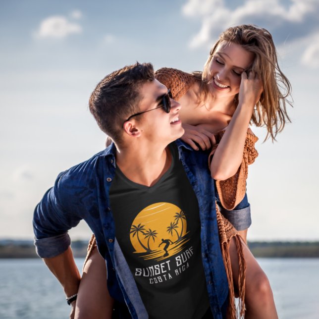 Costa Rica Sunset Surf Souvenir T-Shirt (Von Creator hochgeladen)