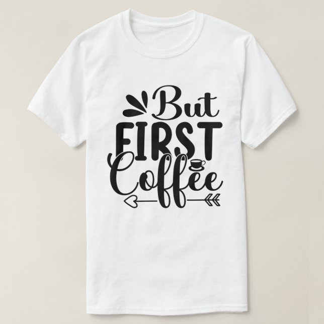 Costume Coffein Sprichwort, aber erster Kaffee T-Shirt (Design vorne)