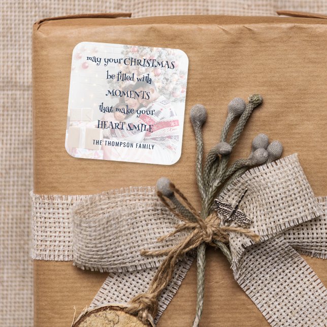 Cosy Christmas Sprichwort Foto Overlay Name Quadratischer Aufkleber (Add an extra personal touch with a lovely quote, your name and favrite photo tinted in background)