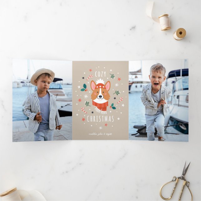 Cosy Corgi - Weihnachtswärme Dreifach Gefaltete Urlaubskarte (Innenseite)