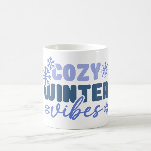 Cosy Winter Vibes - Snowflake Typografie Kaffeetasse (Mittel)
