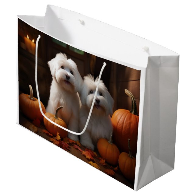 Coton De Tulear Welppy Autumn Delight Pumpkin Große Geschenktüte (Vorderseite Schrägansicht)